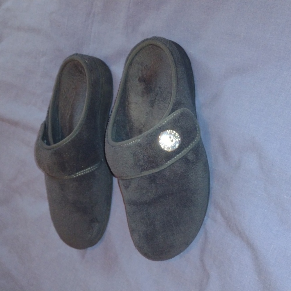 Vionic Slippers, Dark Grey, Size 8 - Picture 2 of 4